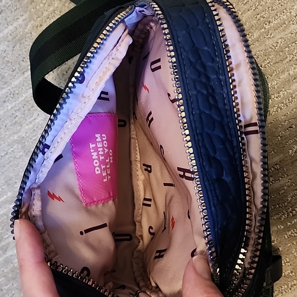 Stella & Dot Crush It Crossbody Camera Bag Navy/Green Strap - Picture 5 of 6